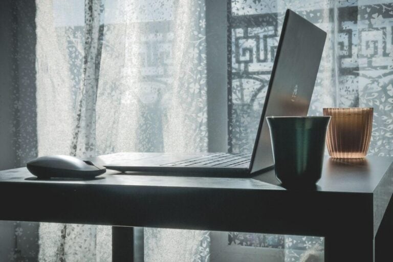 laptop-on-table